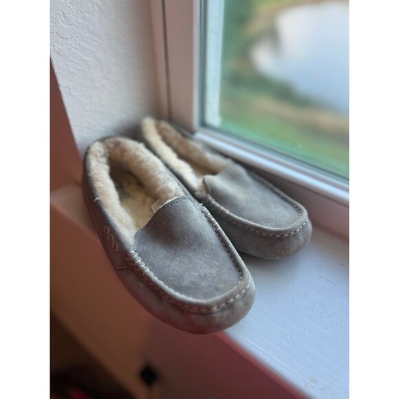 UGG Ansley Slip-On Moccasin Slippers in Light Gray - Size 8 - Picture 1 of 11
